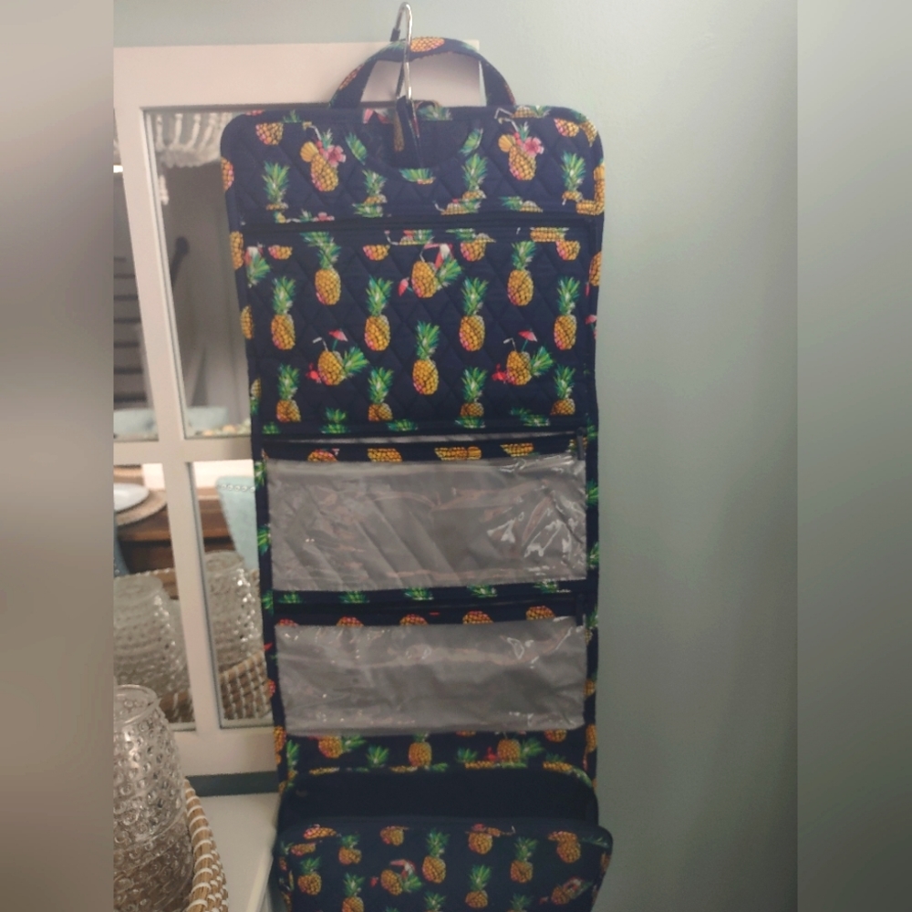 Like New Vera Bradley Travel Hanging Roll Up Cosmetics Bag